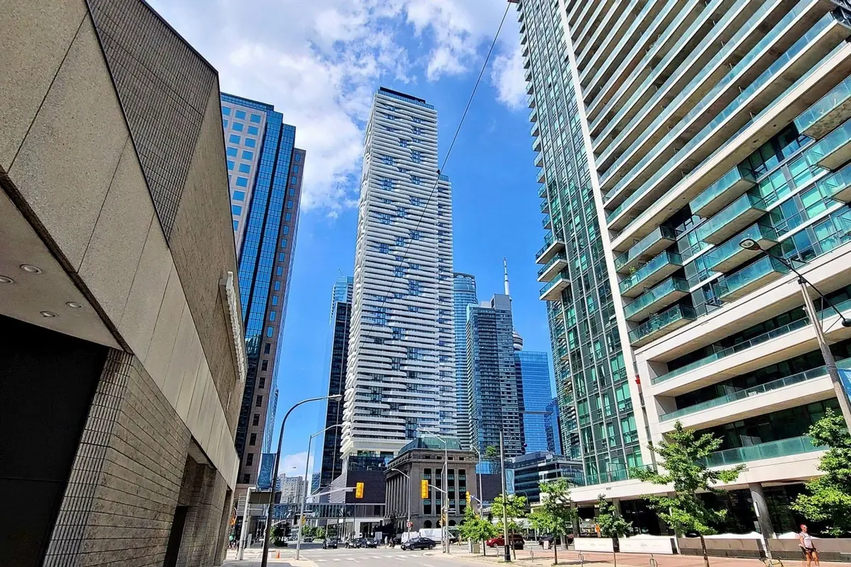 88 Harbour ST #6110, Toronto C01, ON M5J 1B7