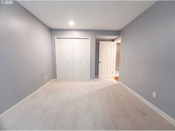 48 EAGLE CREST DR #5F, Lake Oswego, OR 97035