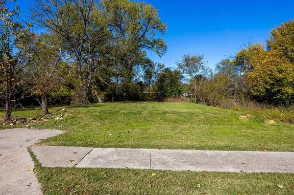 2433 52nd Street, Dallas, TX 75216