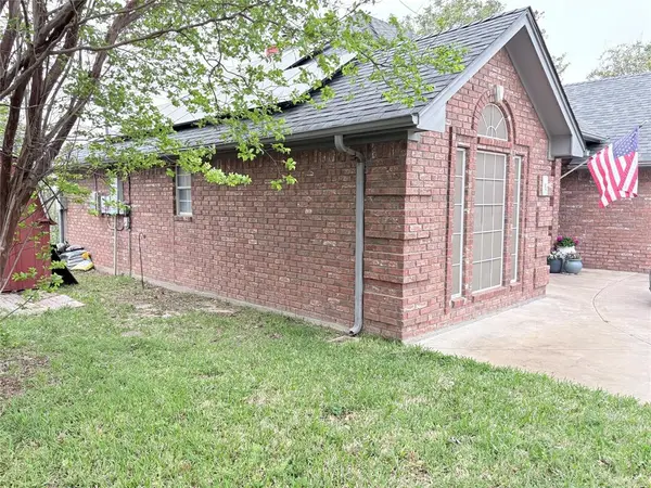 1200 Oak Tree Lane, Weatherford, TX 76086