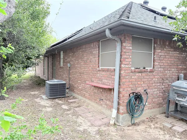 1200 Oak Tree Lane, Weatherford, TX 76086