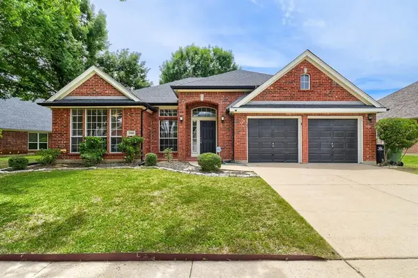 2306 Everton Drive, Arlington, TX 76001