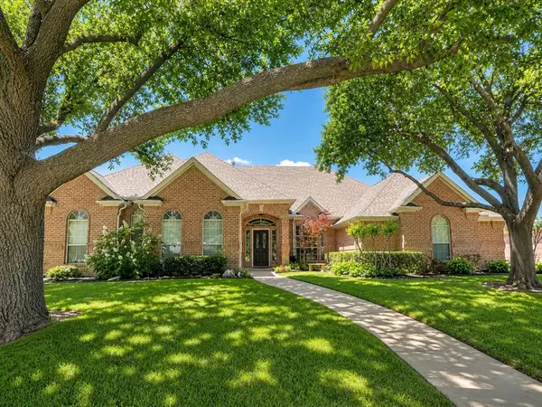 901 Glen Abbey Drive, Mansfield, TX 76063
