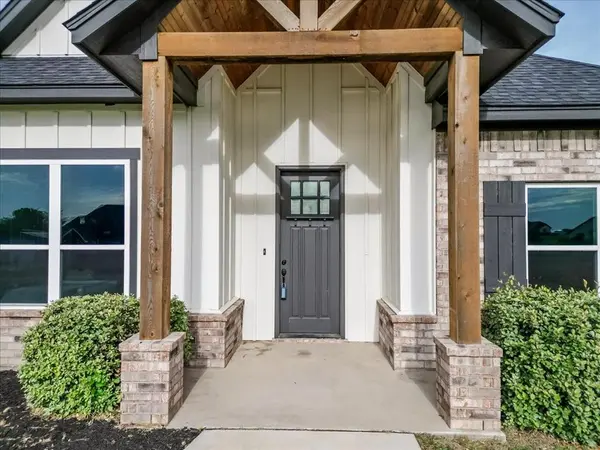 1040 Pioneer Crossing, Weatherford, TX 76088