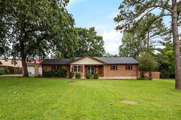 104 Lilac Lane,  Gun Barrel City,  TX 75156