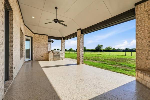 8190 Kassandra Drive, Sanger, TX 76266