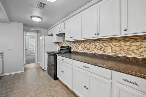 2156 Fleur De Lis Court, Arlington, TX 76012