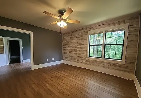 218 S Buffalo Avenue, Cleburne, TX 76033