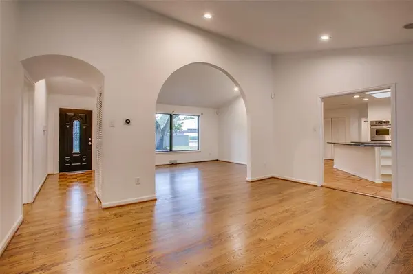 5815 Walnut Hill Lane, Dallas, TX 75230