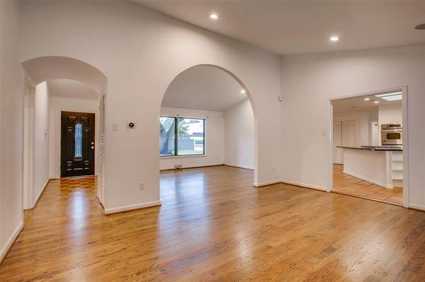 5815 Walnut Hill Lane, Dallas, TX 75230