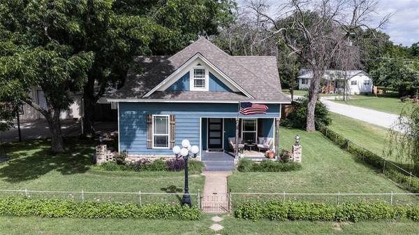 200 S Crane Street, Alvord, TX 76225