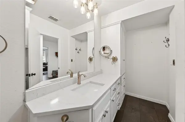 200 S Crane Street, Alvord, TX 76225