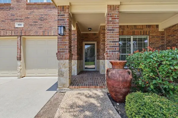 851 Branch Crossing, Lantana, TX 76226