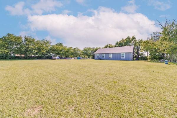 709 W Live Oak, Alvord, TX 76225