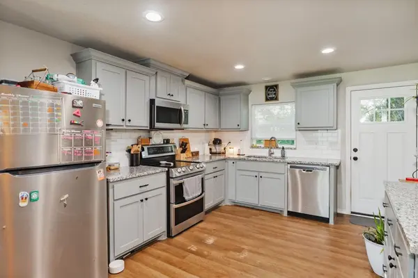 709 W Live Oak Street, Alvord, TX 76225