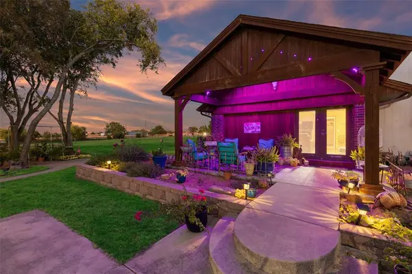 2104 W Holiday, Fate, TX 75087