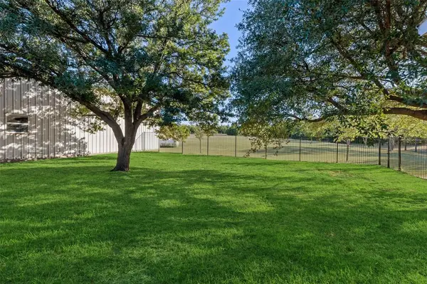 2104-B W Holiday, Fate, TX 75087