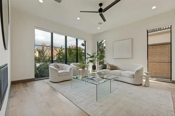 3716 W Beverly Drive, Dallas, TX 75209