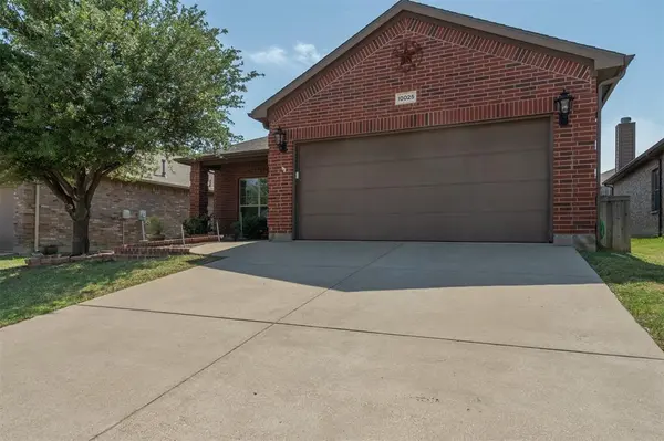 10025 Grey Crow Drive, Fort Worth, TX 76177