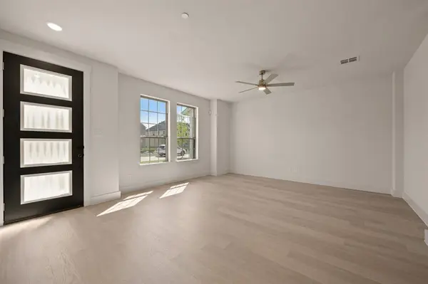 1821 Summer Aura, Mesquite, TX 75181