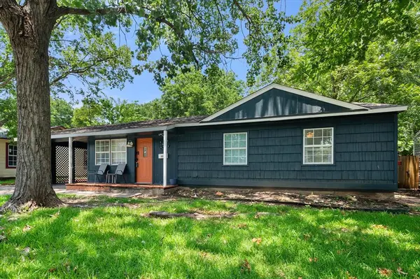 555 W Main Street, Lancaster, TX 75146