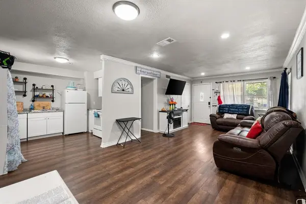 555 W Main Street, Lancaster, TX 75146