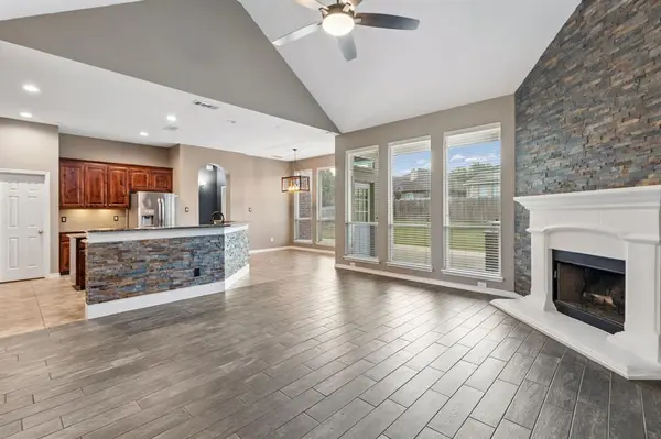 721 Date Court, Burleson, TX 76028
