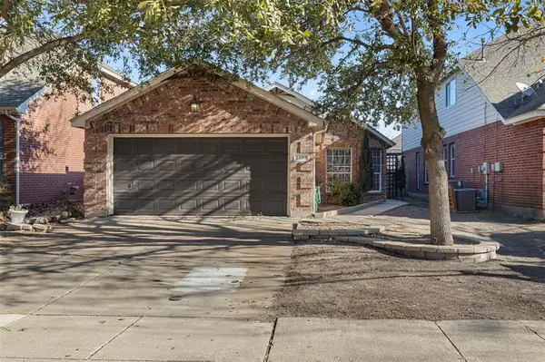 2709 Mountain Lion Drive, Fort Worth, TX 76244