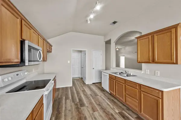 2032 Sunny Side Drive, Little Elm, TX 75068