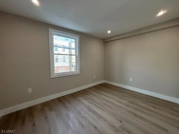 136 Elm St, Newark City, NJ 07105