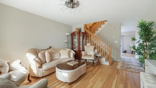 2 Park Ter, North Brunswick Twp., NJ 08902