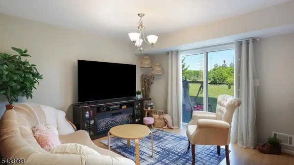 2 Park Ter, North Brunswick Twp., NJ 08902