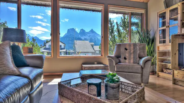 226 Lady MacDonald DR, Canmore, AB T1W1H3