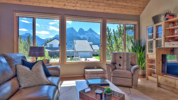 226 Lady MacDonald DR, Canmore, AB T1W1H3