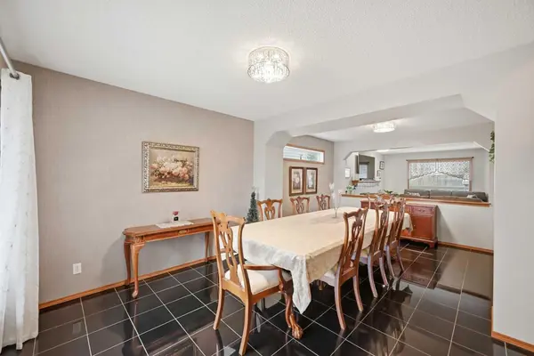 127 Kincora HTS NW, Calgary, AB T3R 1N9