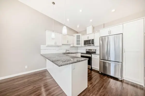10 Sunvale PL NE, High River, AB T1V 0J3