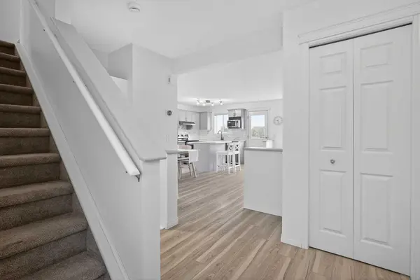 8050 Cougar Ridge AVE SW, Calgary, AB T3H 5S5