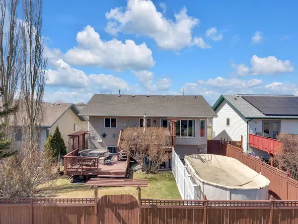 19 Heenan CRES, Sylvan Lake, AB T4S 1Y6