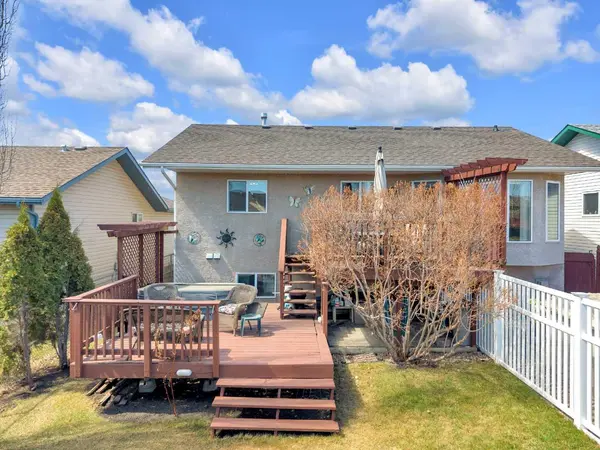 19 Heenan CRES, Sylvan Lake, AB T4S 1Y6