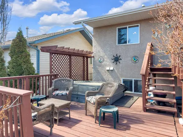 19 Heenan CRES, Sylvan Lake, AB T4S 1Y6