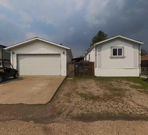 5211 55 AVE #27, Rocky Mountain House, AB T4T 1M8