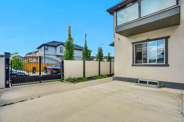 332 Saddlemont BLVD NE, Calgary, AB T3J 0B4