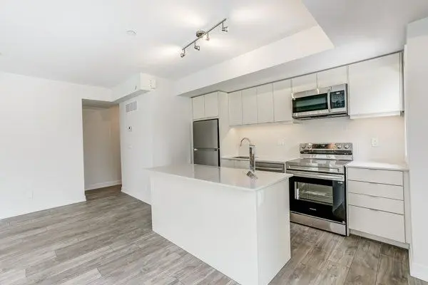 31 Farmstead RD #146, Toronto C12, ON M2L 2X2