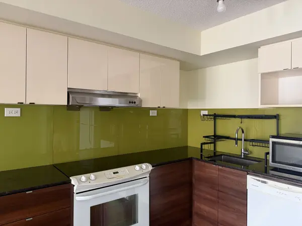 121 McMahon DR #803, Toronto C15, ON M2K 0C1