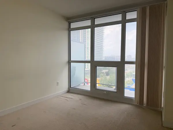121 McMahon DR #803, Toronto C15, ON M2K 0C1