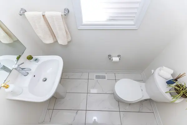 130 Ice Palace CRES, Oshawa, ON L1H 7K4