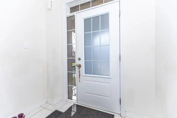 130 Ice Palace CRES, Oshawa, ON L1H 7K4