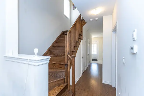 130 Ice Palace CRES, Oshawa, ON L1H 7K4