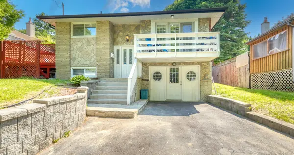 579 Pinewood ST, Oshawa, ON L1G 2S2