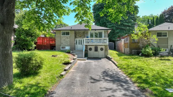 579 Pinewood ST, Oshawa, ON L1G 2S2